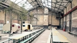 Przyczepy w centrum kultury i sztuki Camp & Furnace w Liverpoolu - zdjęcie 2